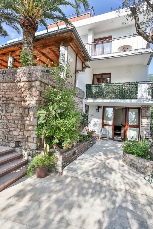 Milan'S Apartments 스베티스테판 외부 사진